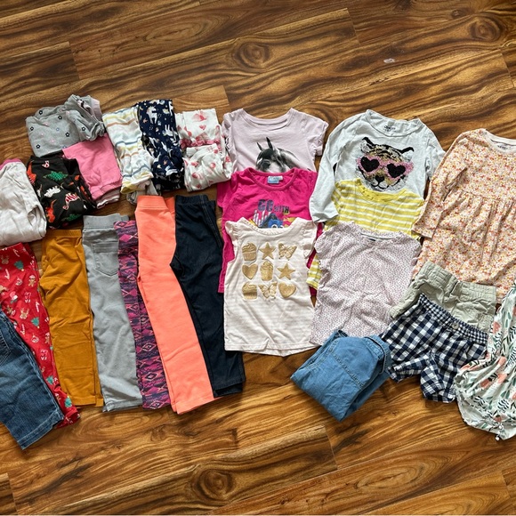 Girls 4T lot - Picture 1 of 4